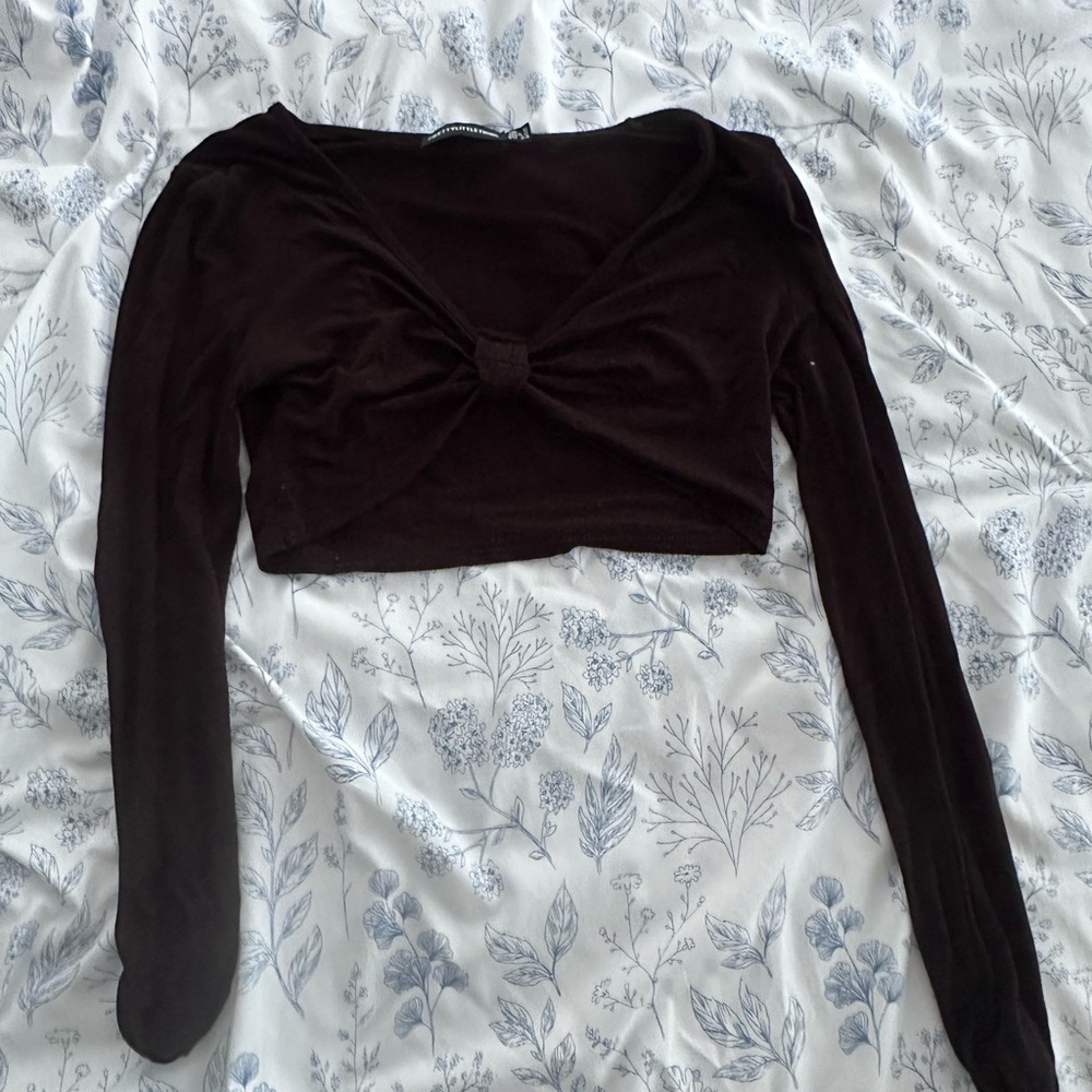 Black cropped long sleeve shirt